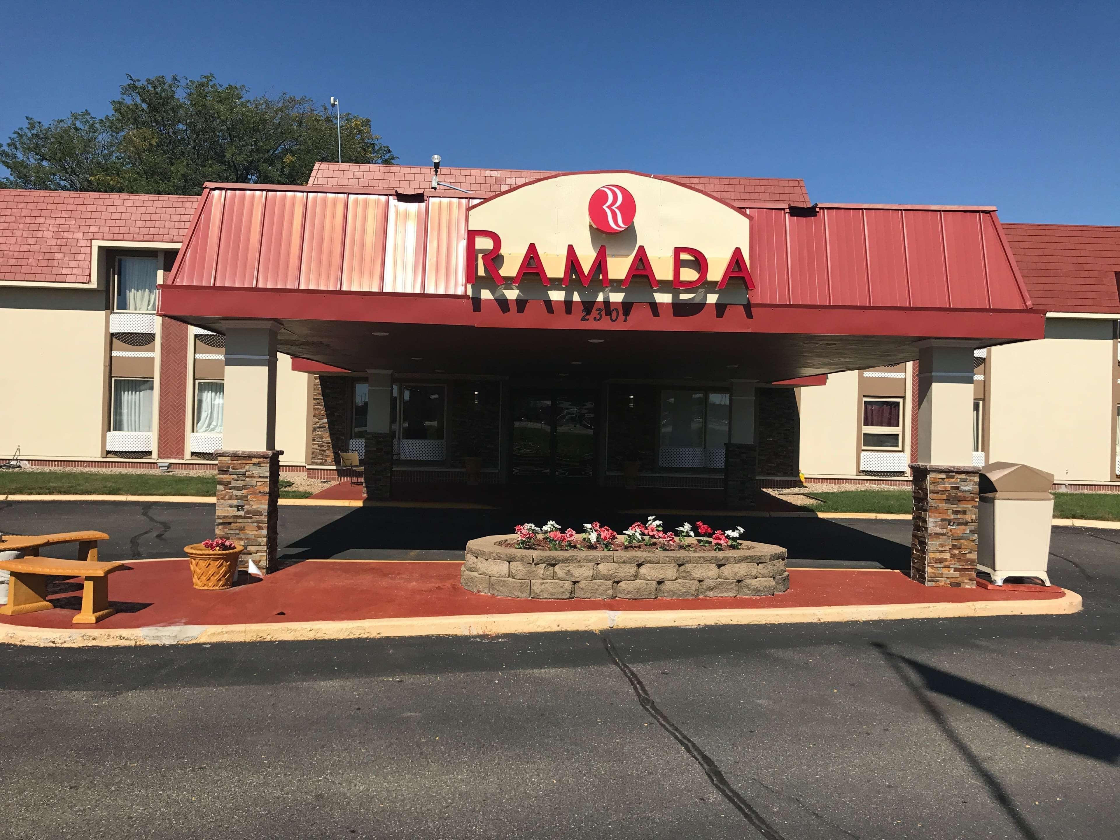 Ramada By Wyndham Albert Lea Exterior foto