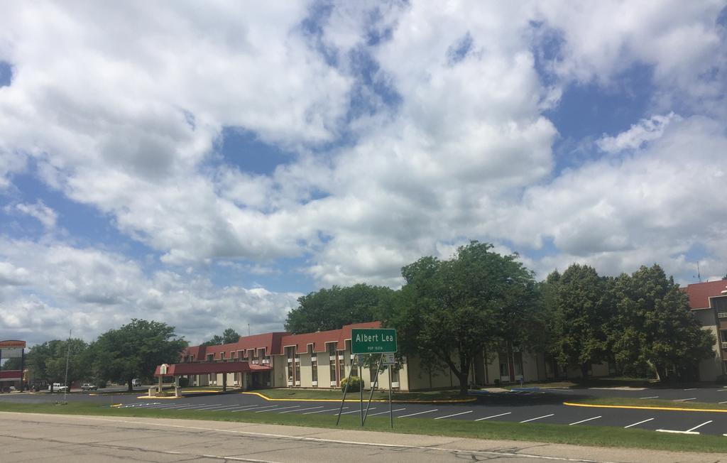 Ramada By Wyndham Albert Lea Exterior foto